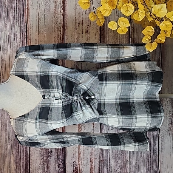 MOD X BLACK & WHITE PLAID LONG SLEEVE PEPLUM TOP - Picture 2 of 11